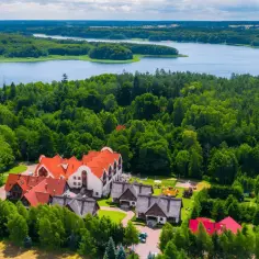 Oaza spokoju nad jeziorem na Kaszubach: Hotel idealny