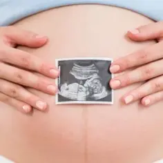Ile przybiera dziecko w 9 miesiącu ciąży? Sprawdź, co jest normą