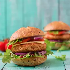 Jaki ser żółty do hamburgera – wybierz idealny smak i topnienie