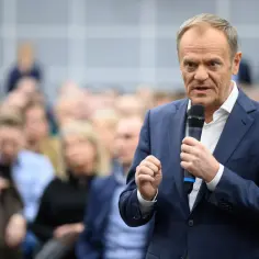 Czy Tusk jest katolikiem? Prawda o jego wierzeniach i praktykach
