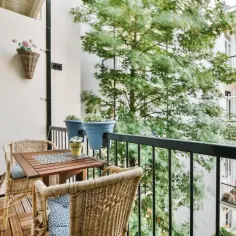 Jak udekorować balkon w bloku, aby stworzyć przytulną przestrzeń?