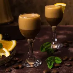 Najlepsze drinki z likierem kawowym i mlekiem, które musisz spróbować