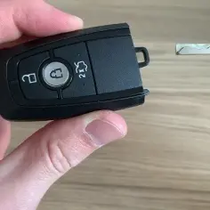 Wymiana baterii w kluczyku Ford Mondeo MK4 - uniknij problemów z pilotem