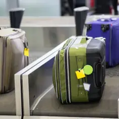 Ile kosztuje dokupienie bagażu na lotnisku? Sprawdź ceny i porady