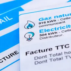 Extrait d'une facture d'énergie détaillant la consommation de gaz et d'électricité en kWh.