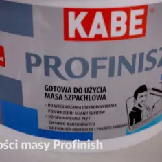 Gotowa do użycia masa szpachlowa KABE PROFINISZ. Idealna do wygładzania ścian i sufitów, do płyt gipsowo-kartonowych.