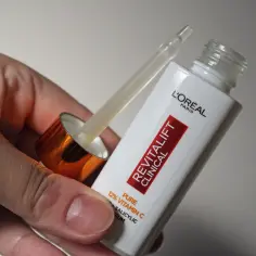 Jak stosować serum L'Oreal Revitalift? 5 kluczowych zasad