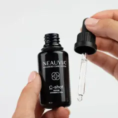 Czy serum z witaminą C można stosować pod oczy? Sprawdź bezpieczeństwo