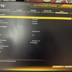 BIOS Gigabyte, zakładka Boot. Widoczna opcja "Bootup NumLock State", która pozwala na włączenie lub wyłączenie NumLocka przy starcie systemu.