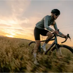 Rower crossowy czy gravel - który wybór jest lepszy dla Ciebie?