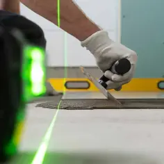 Jaką poziomicę laserową kupić, aby uniknąć błędów w remontach?
