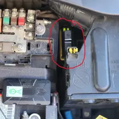 Gdzie są bezpieczniki w Jeep Cherokee? Odkryj ich lokalizację i uniknij problemów