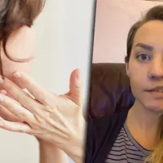 Kobieta z asymetrią twarzy, objawem zespołu Ramsaya Hunta, dotyka ucha.