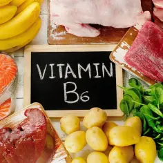 Banan, łosoś, wątróbka, ziemniaki, szpinak i mięso – produkty bogate w witaminę B6.