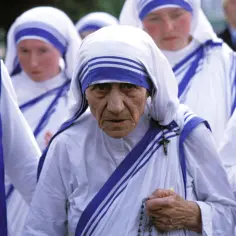 Matka Teresa z Kalkuty: Dlaczego została świętą i co ją wyróżnia?