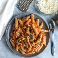 Penne alla vodka – prosty przepis, który podbije Twoje podniebienie