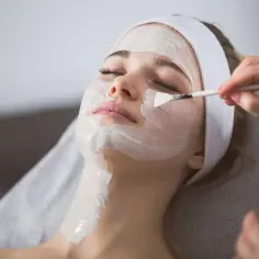 Peeling enzymatyczny - co to jest i jak działa na Twoją skórę