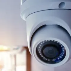 Kamery elektroniczne: Jak wybrać najlepszą do monitoringu?