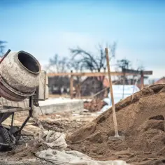 Ile cementu na betoniarkę 150l? Sprawdź, ile potrzebujesz do betonu