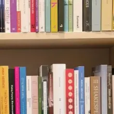 Najlepsze książki o teatrze, które zmienią twoje spojrzenie na sztukę