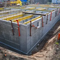 Jak zbudować trwały fundament z bloczków: krok po kroku