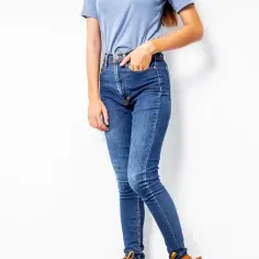 Super skinny co to znaczy – definicja, moda i kontrowersje wokół terminu