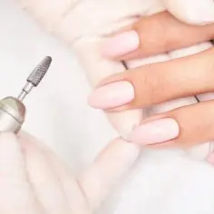 Jakie frezy do manicure kombinowanego wybrać? Poradnik dla początkujących i profesjonalistów
