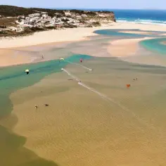 Najlepsze miejsca do kitesurfingu w Portugalii - gdzie je znaleźć