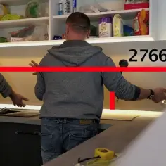 Jak zamontować panel szklany do kuchni - proste kroki i porady