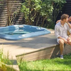 Najlepsza chemia do jacuzzi ogrodowego - uniknij problemów z wodą