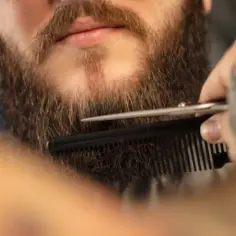 Z jakim zarostem do barbera? Odkryj idealną długość i styl