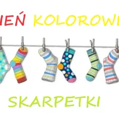 Dzień Kolorowej Skarpetki: pomysły na radosne, wzorzyste skarpety wiszące na sznurku.