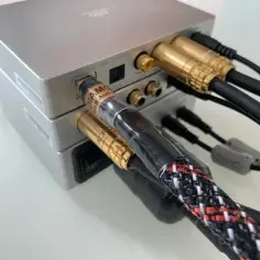 Jak wybrać przewód USB audio? Zobacz, jak podłączyć DAC SMSL do wzmacniacza.