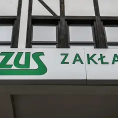 ZUS Zakład Ubezpieczeń Społecznych. Tu można złożyć wniosek o zasiłek opiekuńczy.