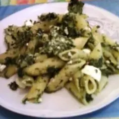 Penne ze szpinakiem i fetą – szybki przepis na zdrowy obiad