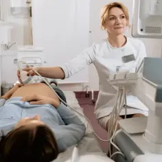 Jakie badania krwi na początku ciąży są kluczowe dla zdrowia matki i dziecka?