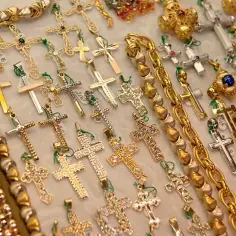 Gdzie sprzedać złotą biżuterię i nie stracić na wartości swoich skarbów