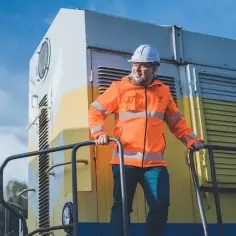 Ile zarabia konduktor PKP Intercity? Sprawdź zaskakujące wyniki!