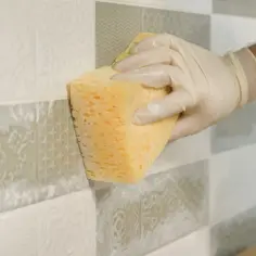 Czym myć kafelki z połyskiem? 7 skutecznych sposobów pielęgnacji