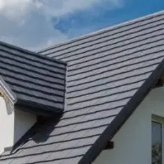 Blachodachówka czy dachówka betonowa – co wybrać, aby nie żałować decyzji?