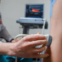 Jakie są nazwy lekarzy od żylaków nóg i ich specjalizacje?