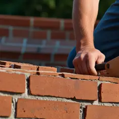 Sposoby murowania z cegły: Techniki, praktyki i porady budowlane