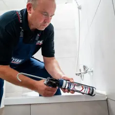 Jak wymienić silikon w łazience: 8 kroków do perfekcyjnego efektu