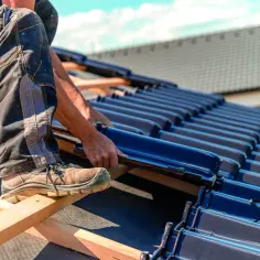 Dlaczego dachówka ceramiczna to wybór, który przetrwa pokolenia