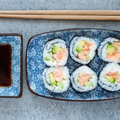 Jak przygotować łososia do sushi, aby uniknąć błędów i cieszyć się smakiem