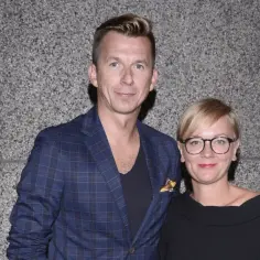 Kim jest żona Karola Okrasy? Odkryj tajemnice ich życia rodzinnego