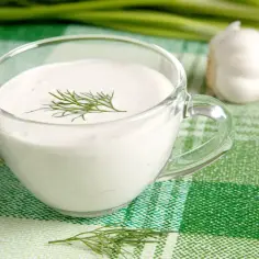 Rewelacyjne przyprawy do sosu czosnkowego. Zaskakujące połączenia smaków!