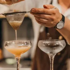 Pyszne drinki z whisky i sokiem pomarańczowym, które musisz spróbować
