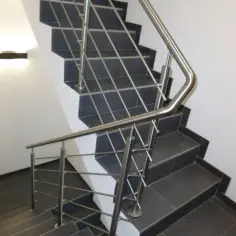 Jak zamontować balustradę na schodach: 9 kluczowych kroków