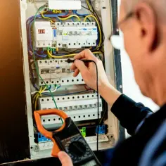 Ile kosztuje montaż rozdzielni elektrycznej: aktualne ceny i stawki